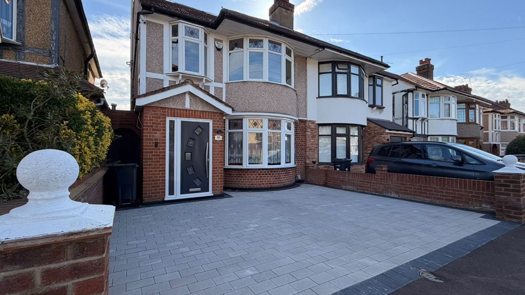 Property photo 1 of 18 4 Bed Terraced House To Rent Grenville Gardens, Woodford Green Ig8
