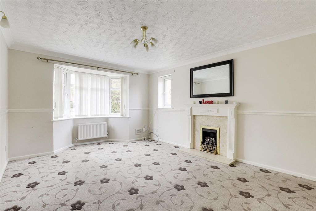 Property photo 2 of 23 11860.Jpg