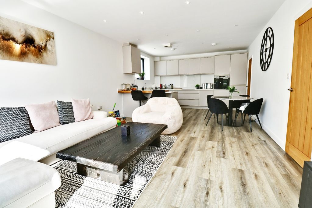 Property photo 2 of 12 2979983