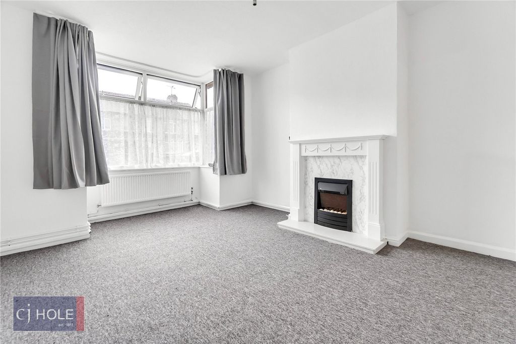 Property photo 1 of 17 Picture No. 05