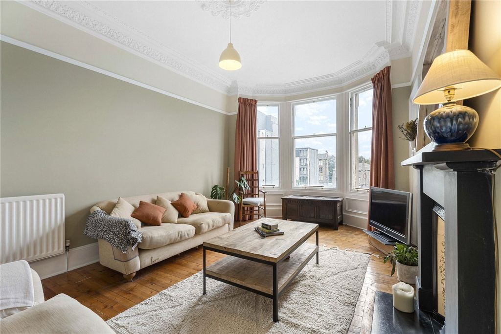 Property photo 1 of 16 Dundas Street