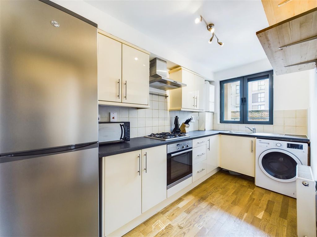 Property photo 3 of 14 Cam01353G0-Pr0099-Still015.Jpg