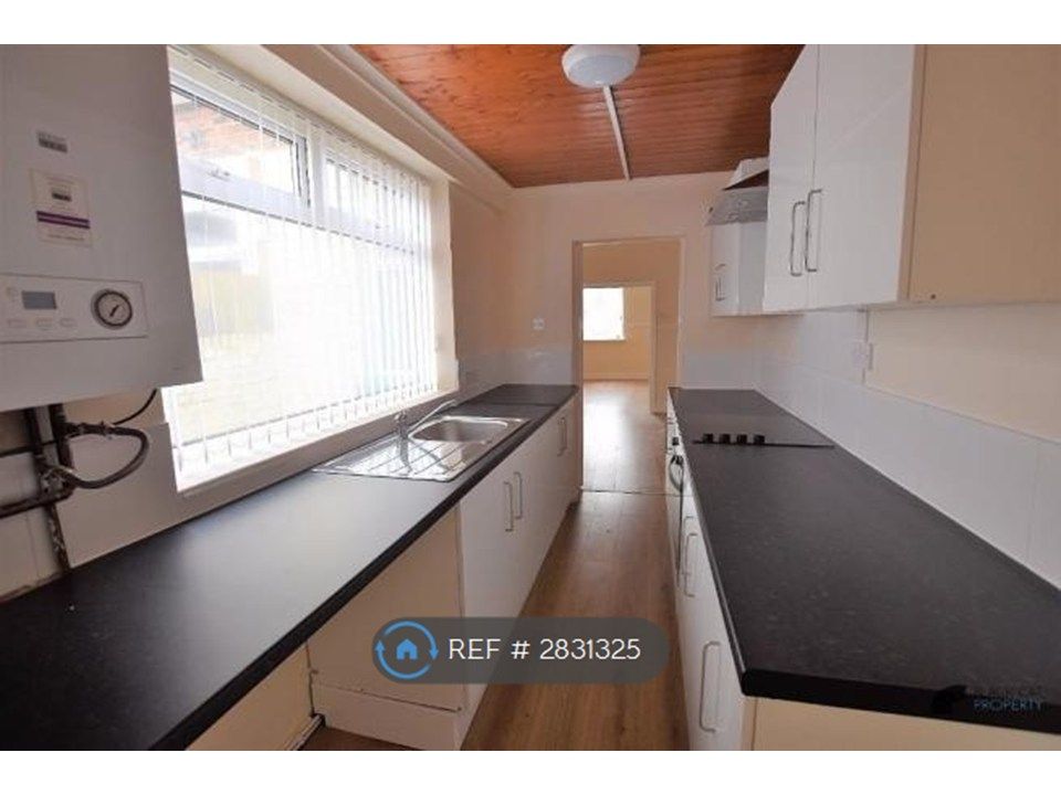 Property photo 3 of 9 Kitchen