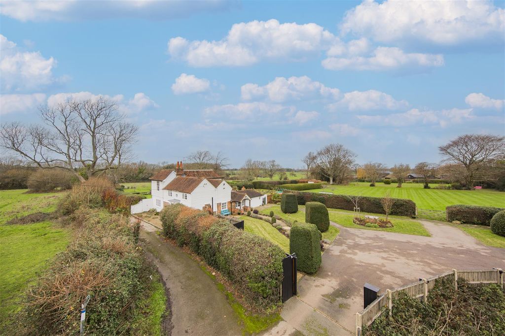 Property photo 1 of 89 Entrance To Drive