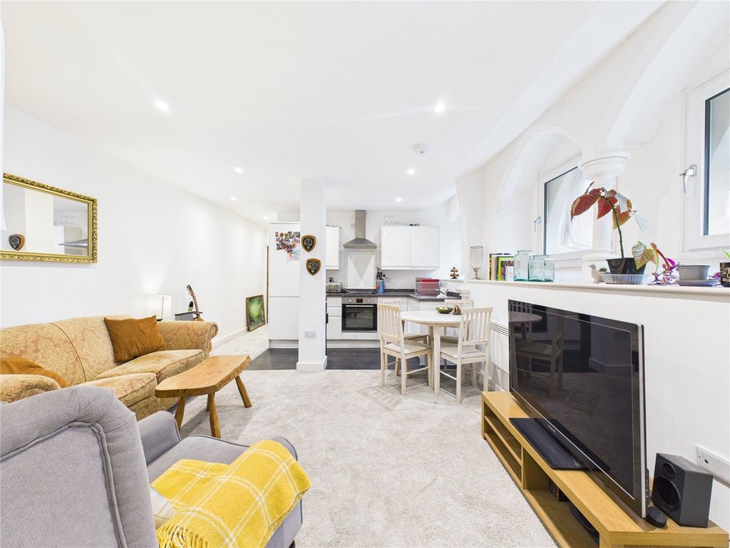 Property photo 2 of 17 Picture No. 07