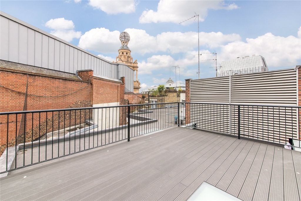 Property photo 3 of 15 St Martins Lane