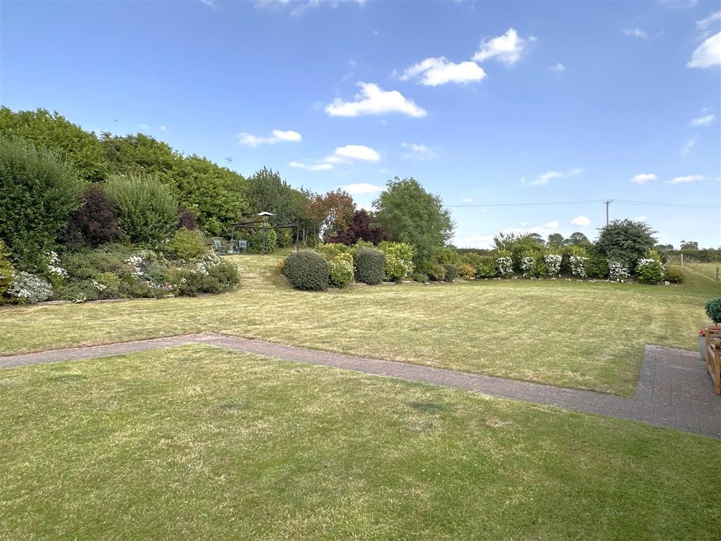 Property photo 3 of 26 Captivating Communal Grounds 443