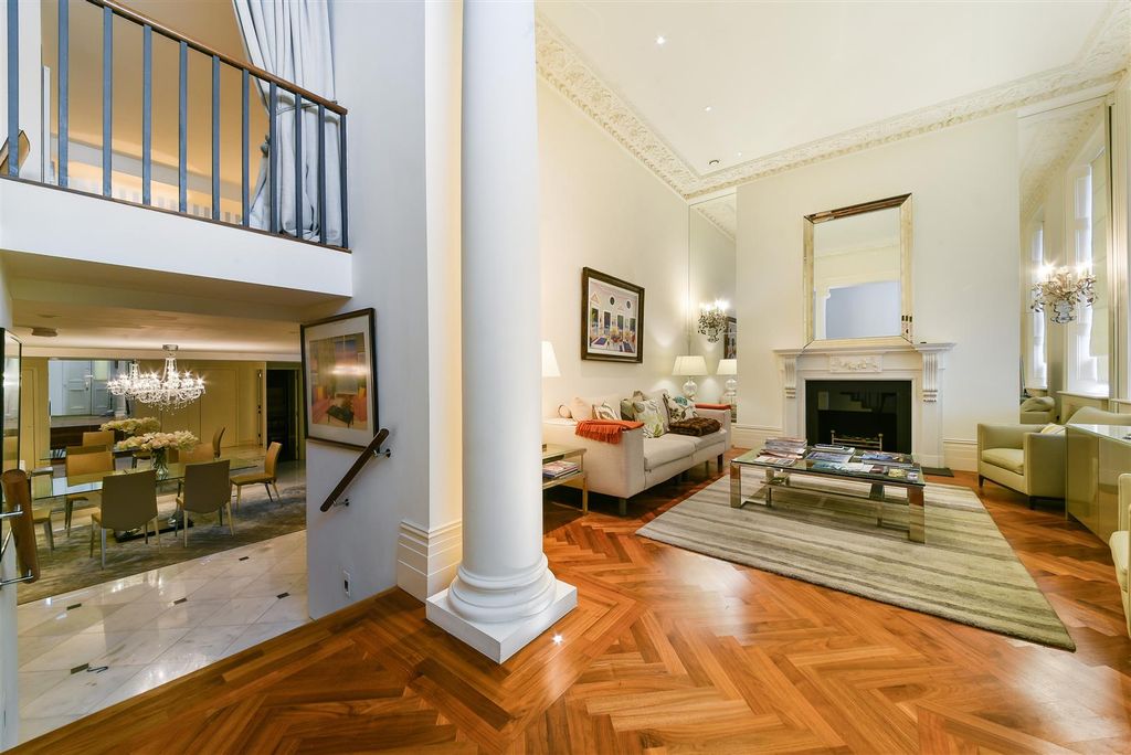 Property photo 1 of 18 The Lancasters, 78- (1).Jpg
