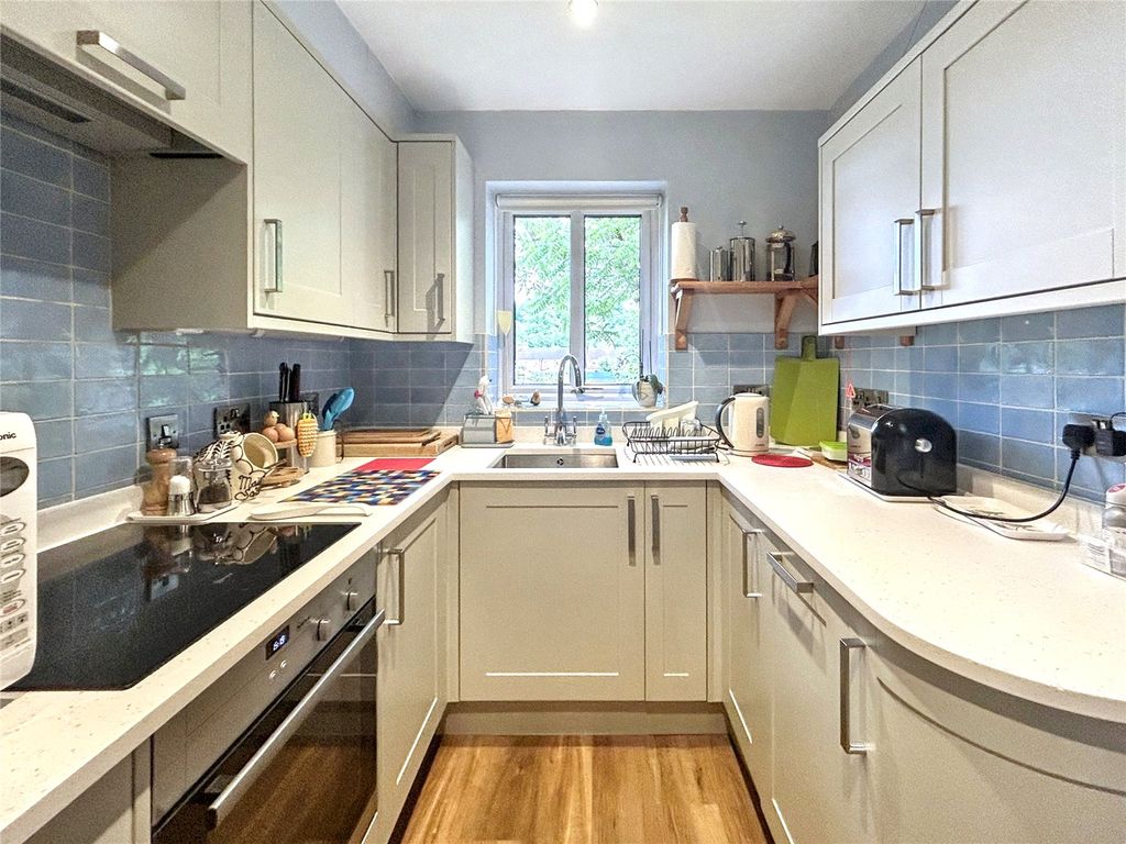 Property photo 2 of 11 Picture No. 33