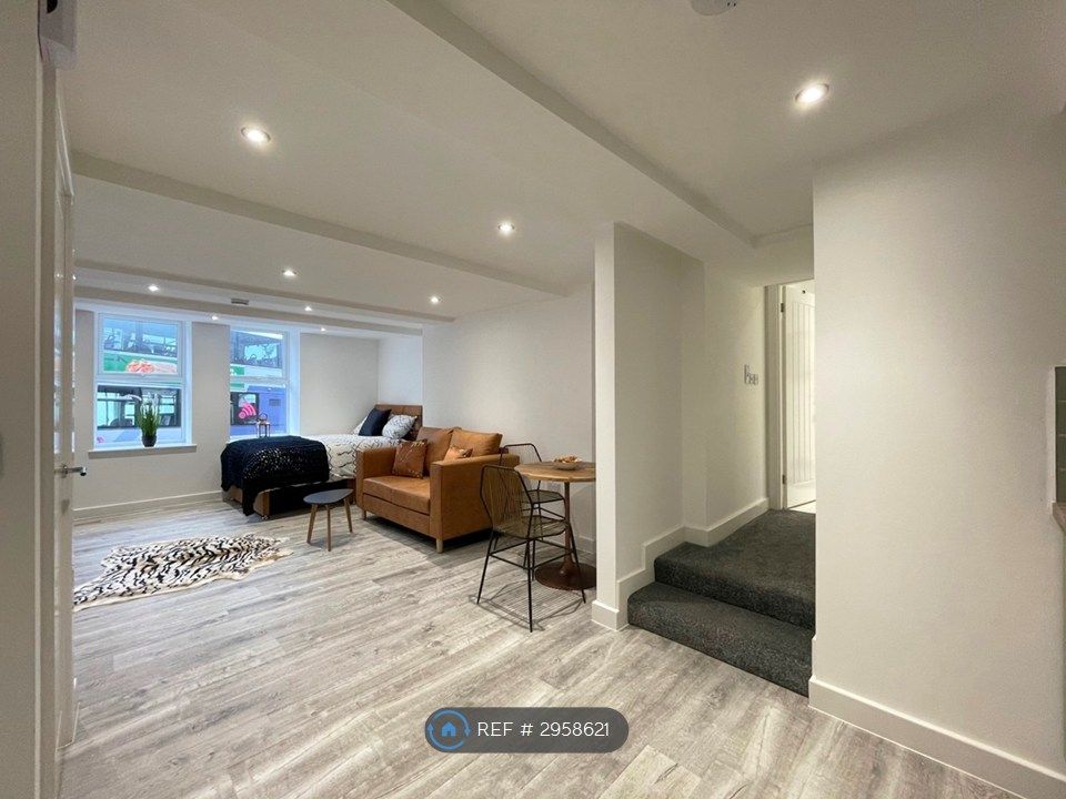 Property photo 1 of 13 Bedroom/Living Area