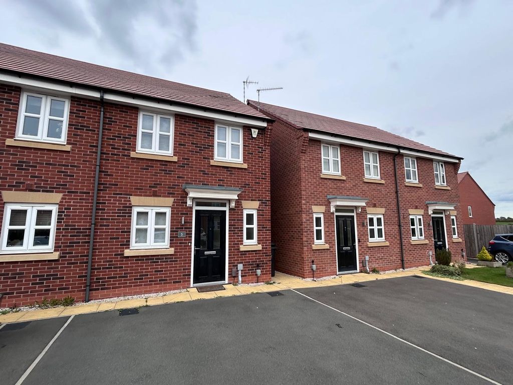 Property photo 1 of 9 Front & Driveway