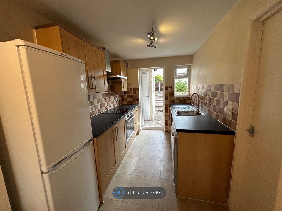 Property photo 3 of 18 Kitchen