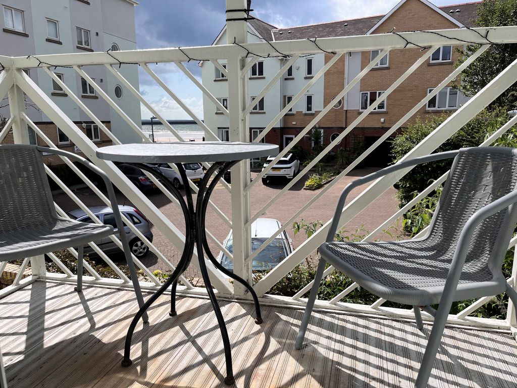 Property photo 2 of 11 Living Room