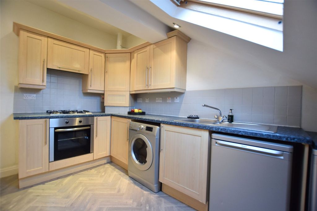 Property photo 3 of 9 Kitchen