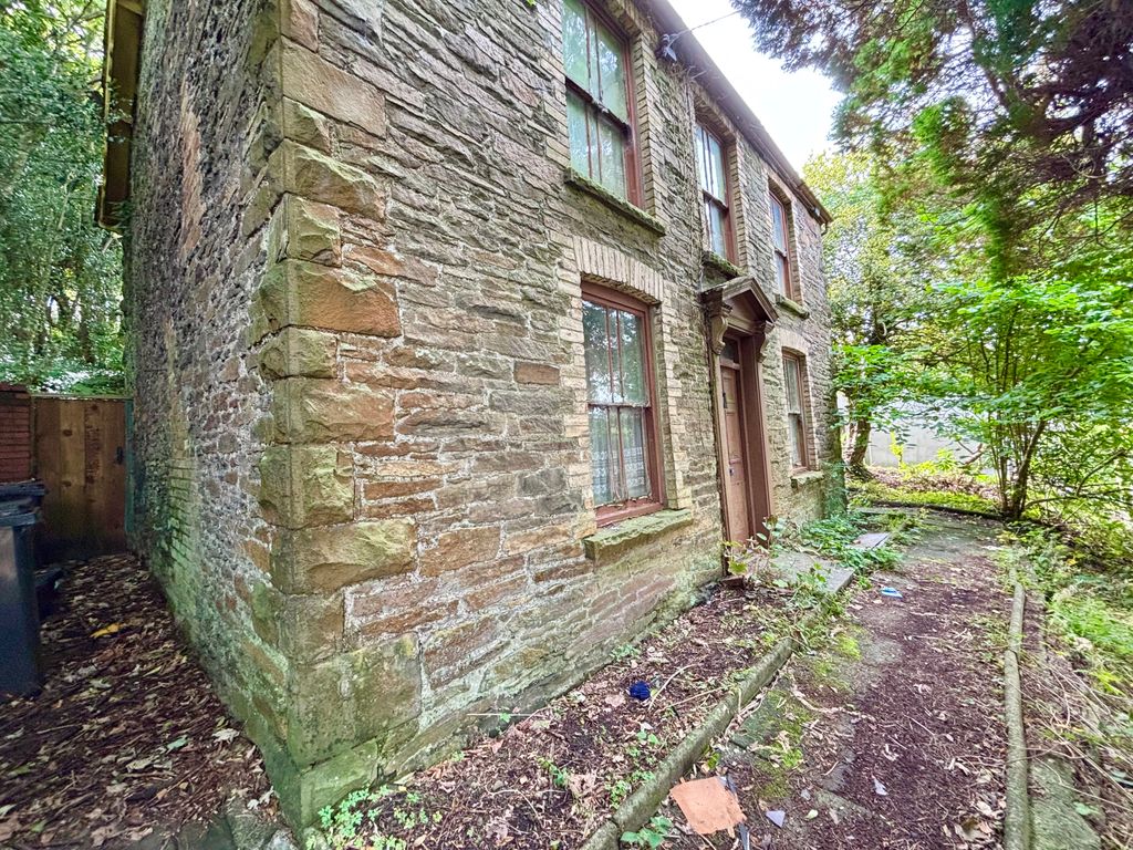 Property photo 2 of 6