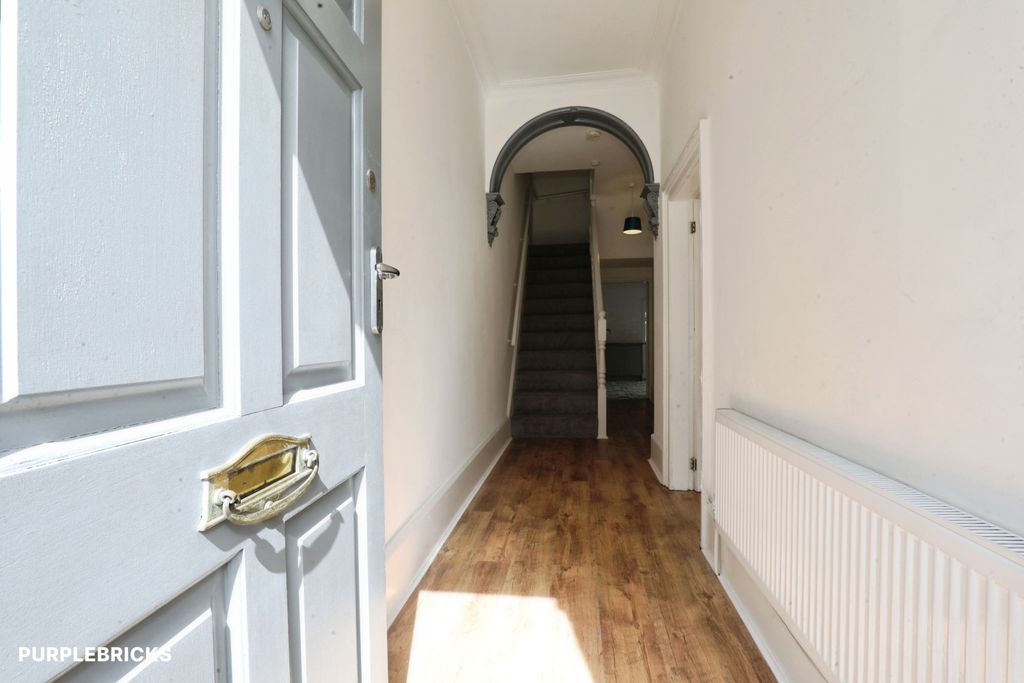Property photo 2 of 31