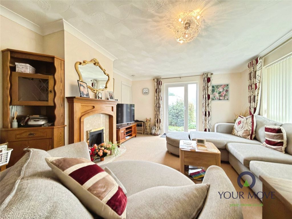 Property photo 3 of 19 Lounge