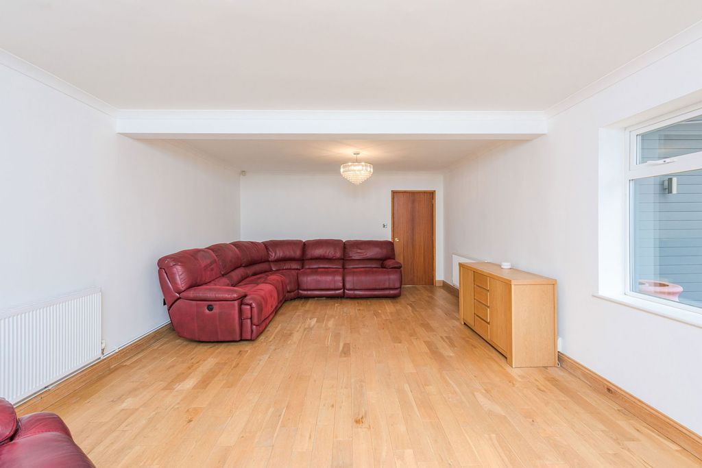 Property photo 3 of 26