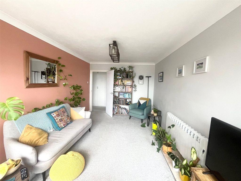 Property photo 2 of 6 Picture No. 12