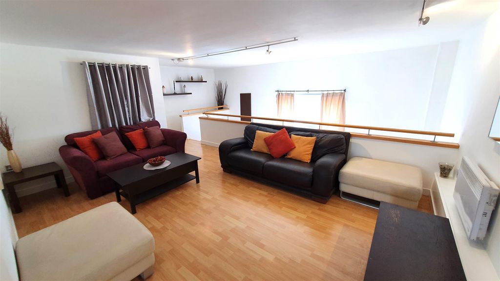 Property photo 2 of 34