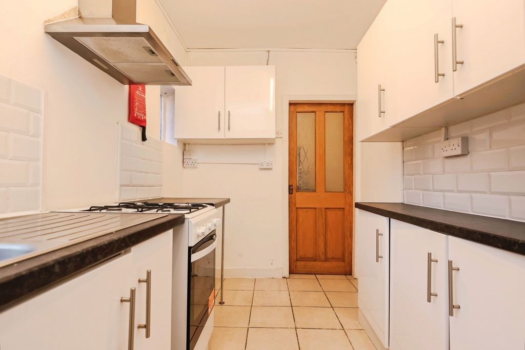 Property photo 3 of 15 Kitchen