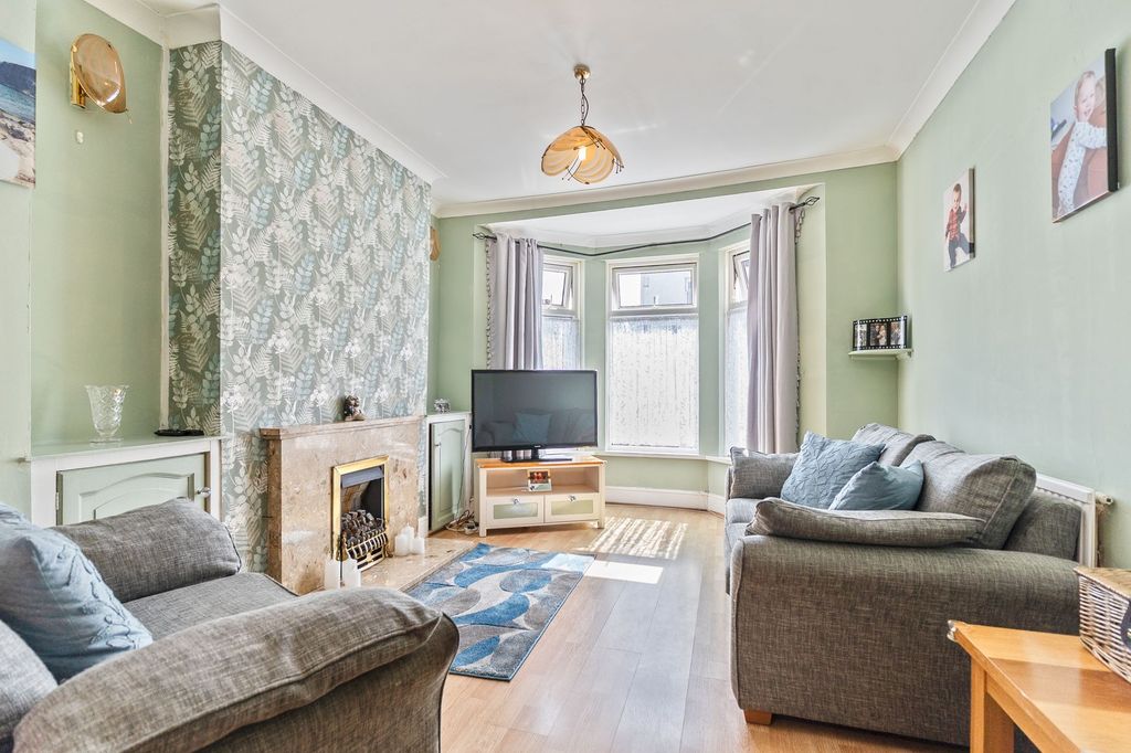 Property photo 3 of 23