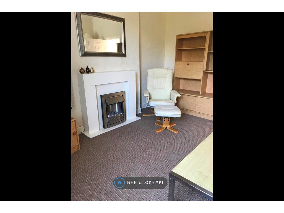 Property photo 1 of 12 Living Room