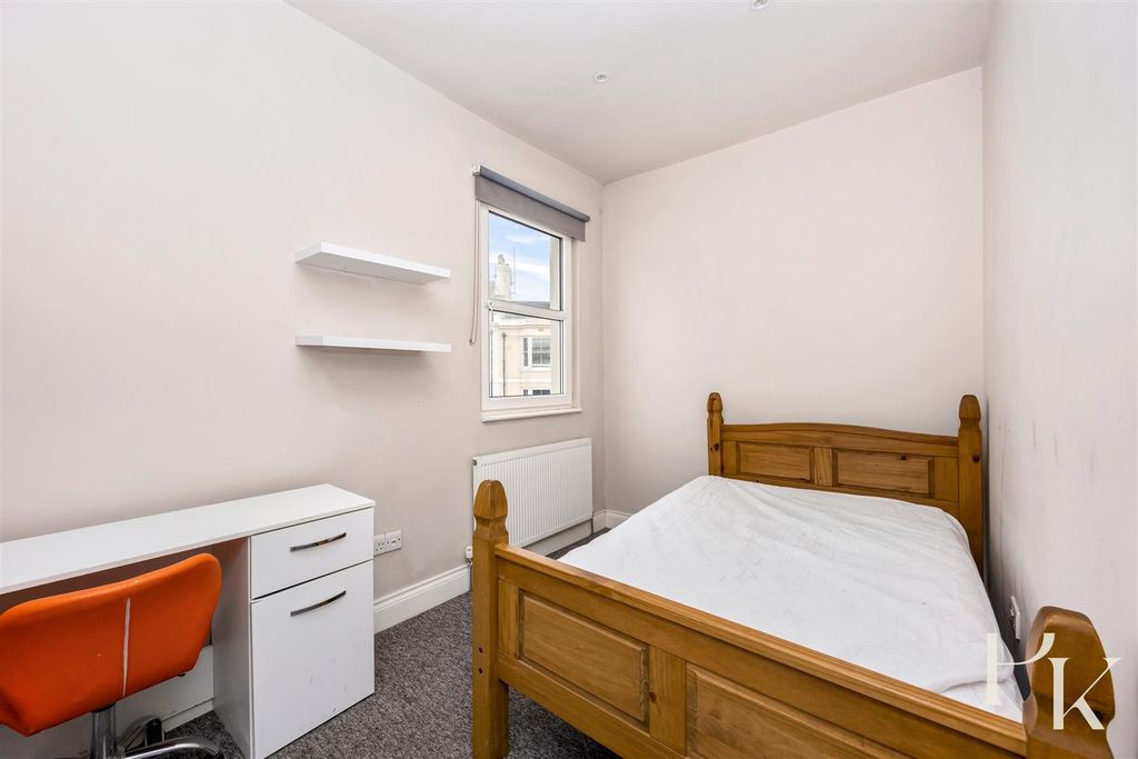 Property photo 3 of 22