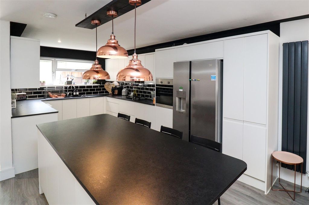 Property photo 2 of 19 Kitchen