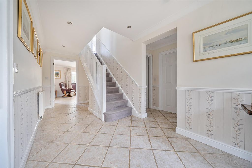 Property photo 2 of 24 1371604-12-68F7Acbc3F411-Arw .Jpg