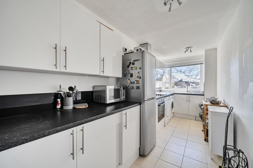 Property photo 2 of 14 Picture No. 11