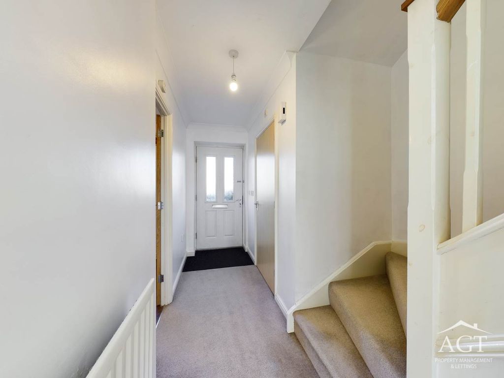 Property photo 2 of 17 Hallway