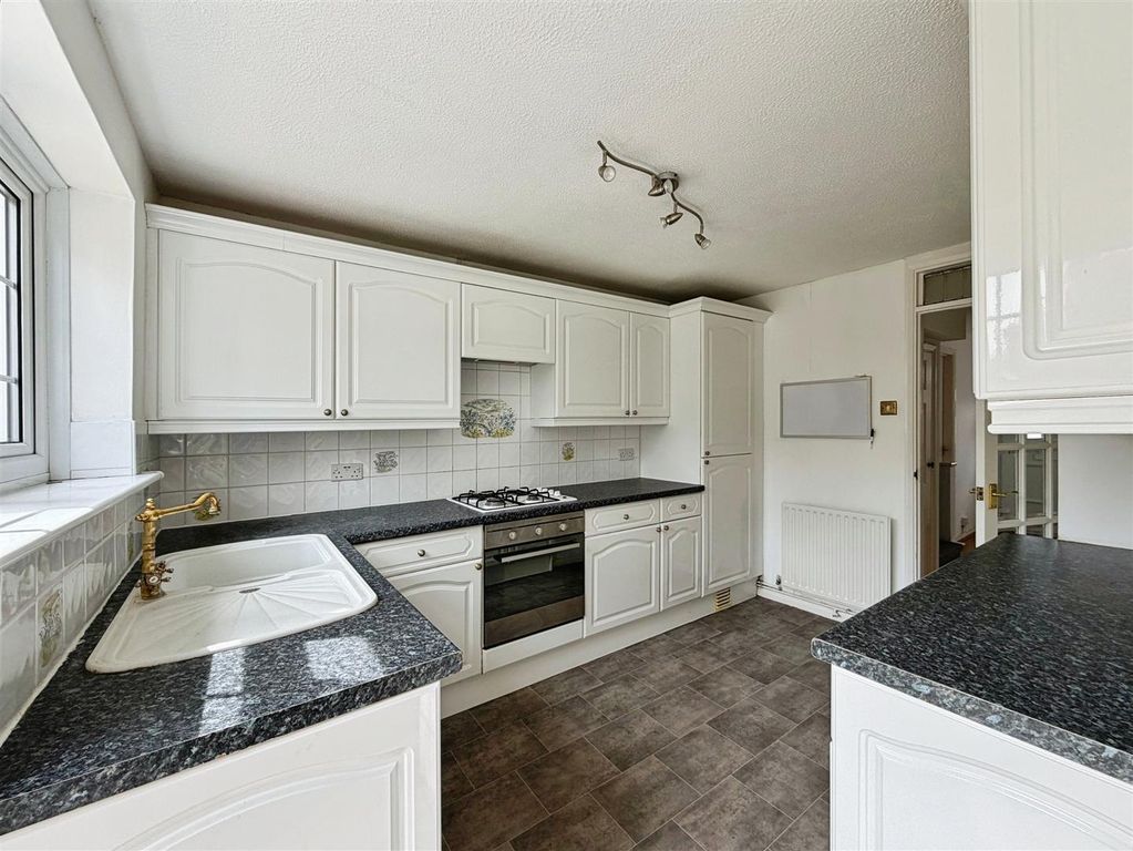 Property photo 3 of 16 Kitchen