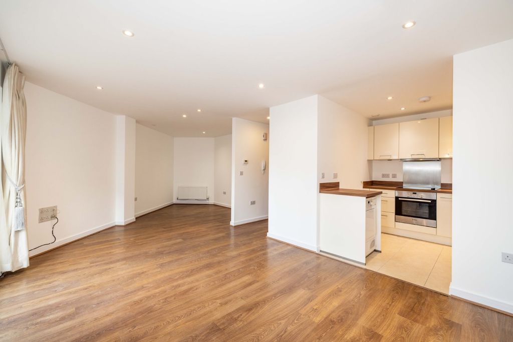 Property photo 2 of 8 Picture 2