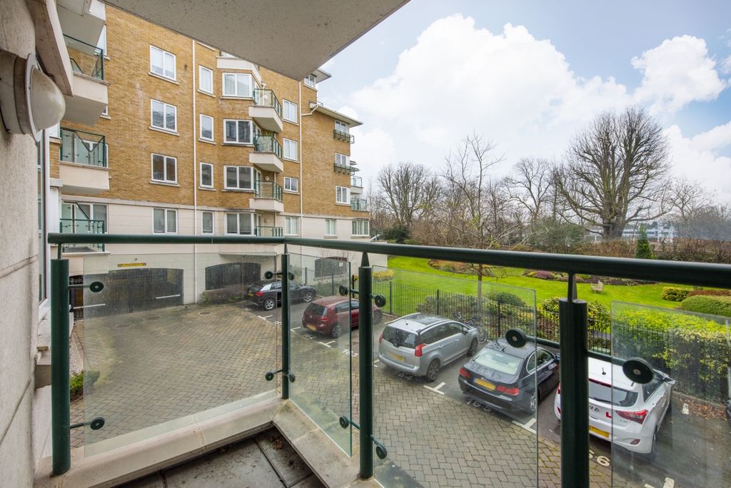 Property photo 2 of 16 Birchwood-House-4...