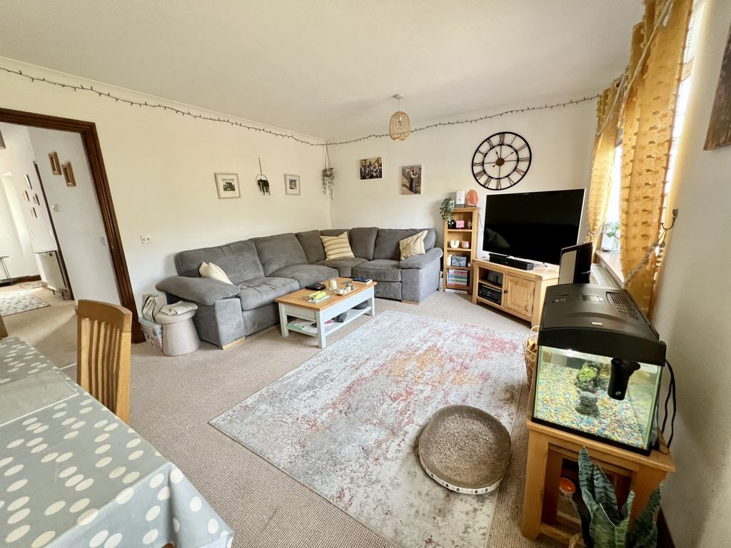 Property photo 3 of 10 Img 0355