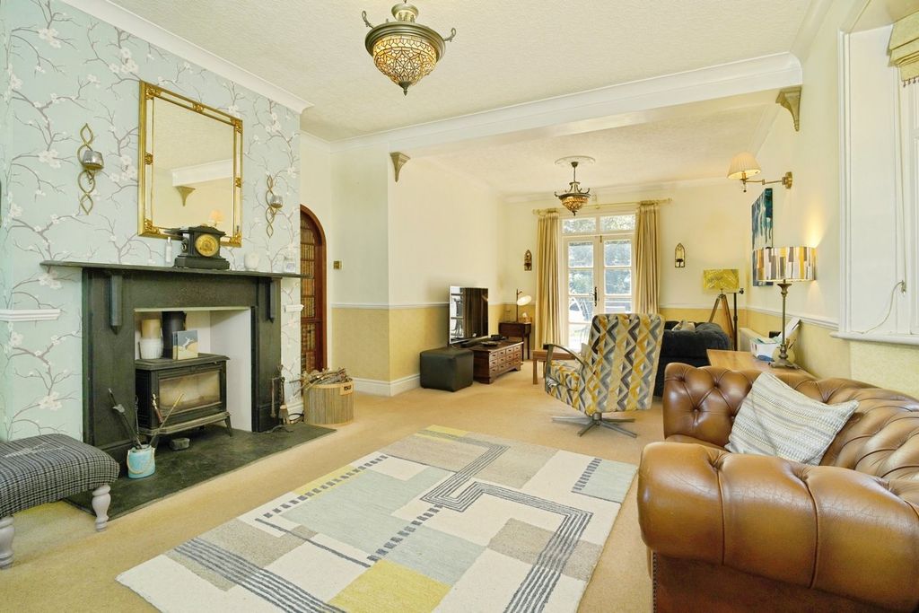 Property photo 2 of 25