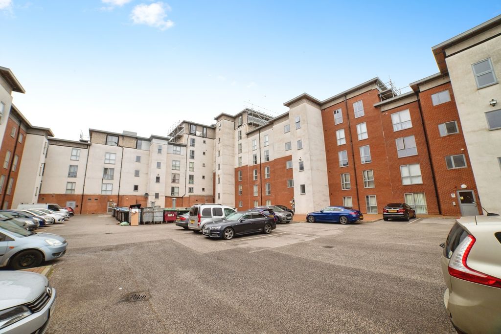 Property photo 1 of 17 Front/Parking