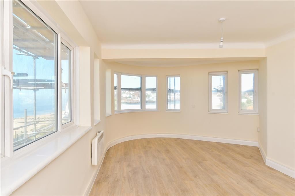 Property photo 3 of 12 Lounge/ Dining Room
