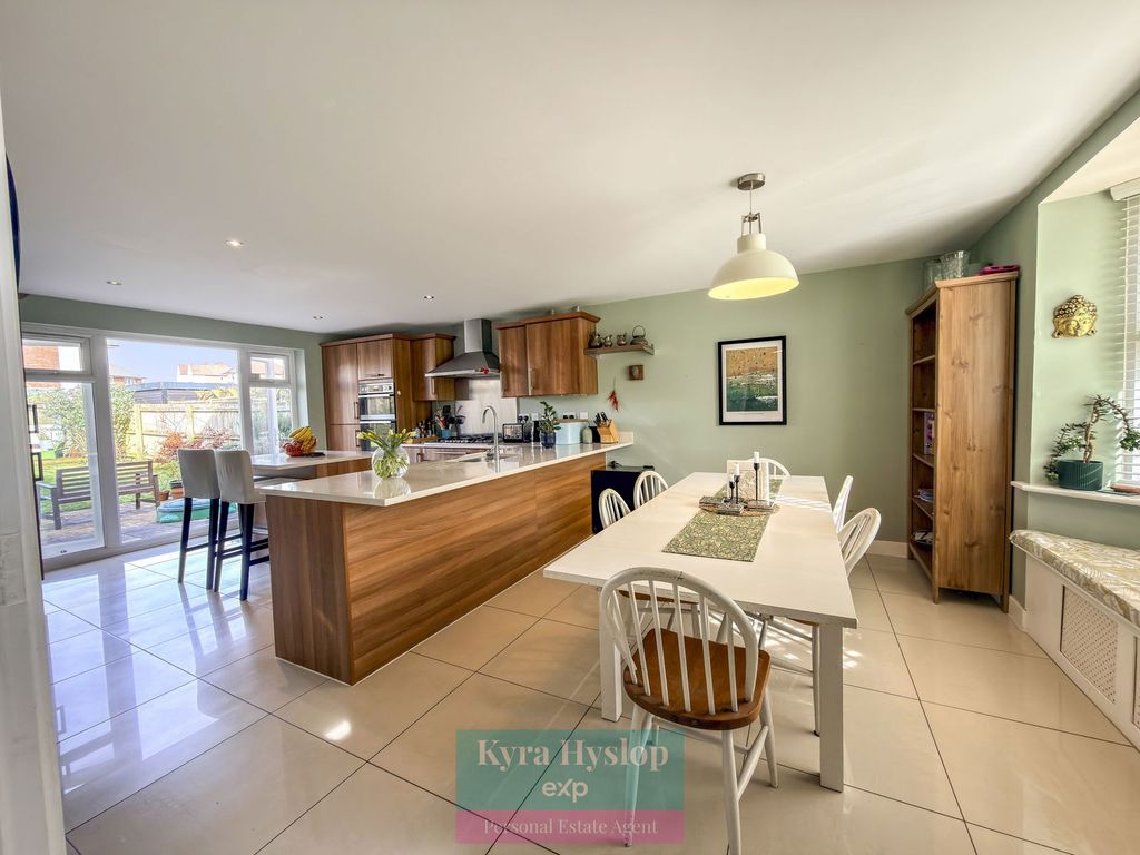 Property photo 2 of 34