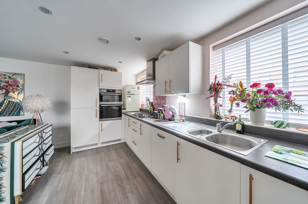 Property photo 3 of 12 1422548-6-69Aadd9...