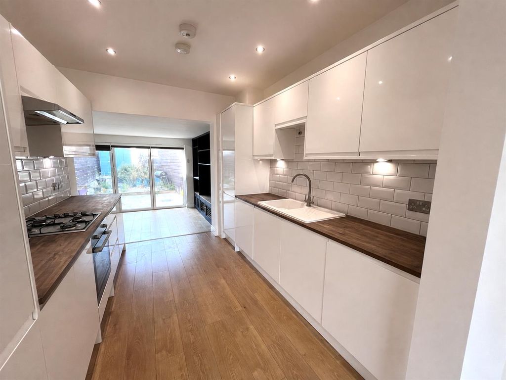 Property photo 3 of 21 Kitchen.Png