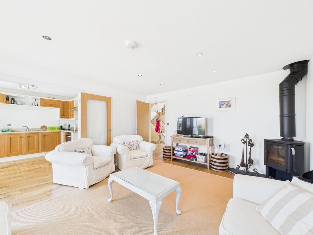 Property photo 3 of 18 3954278