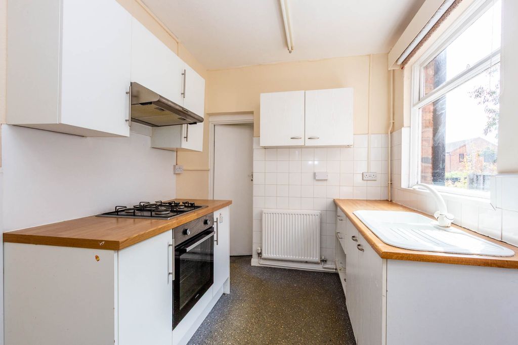 Property photo 3 of 9 Kitchen