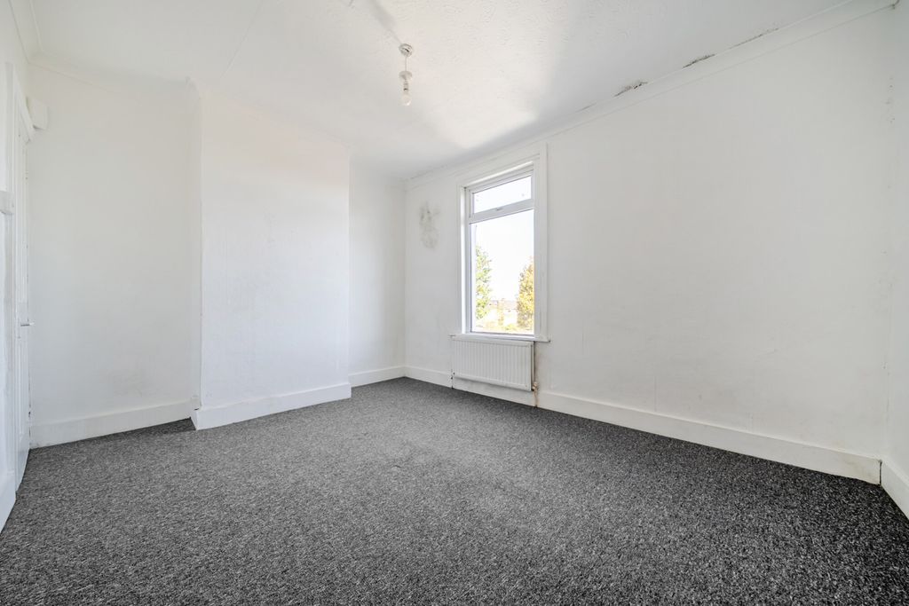 Property photo 2 of 17 1446015-16-69De05...