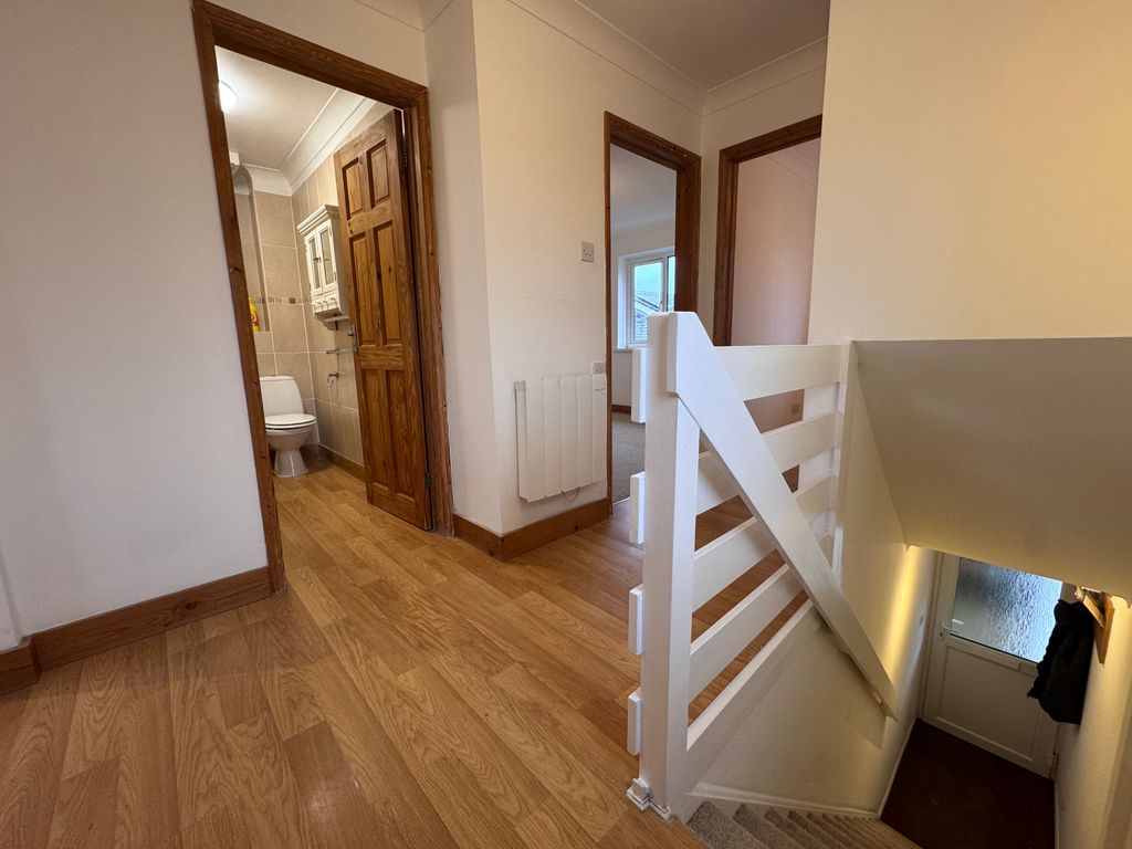 Property photo 3 of 13 Landing