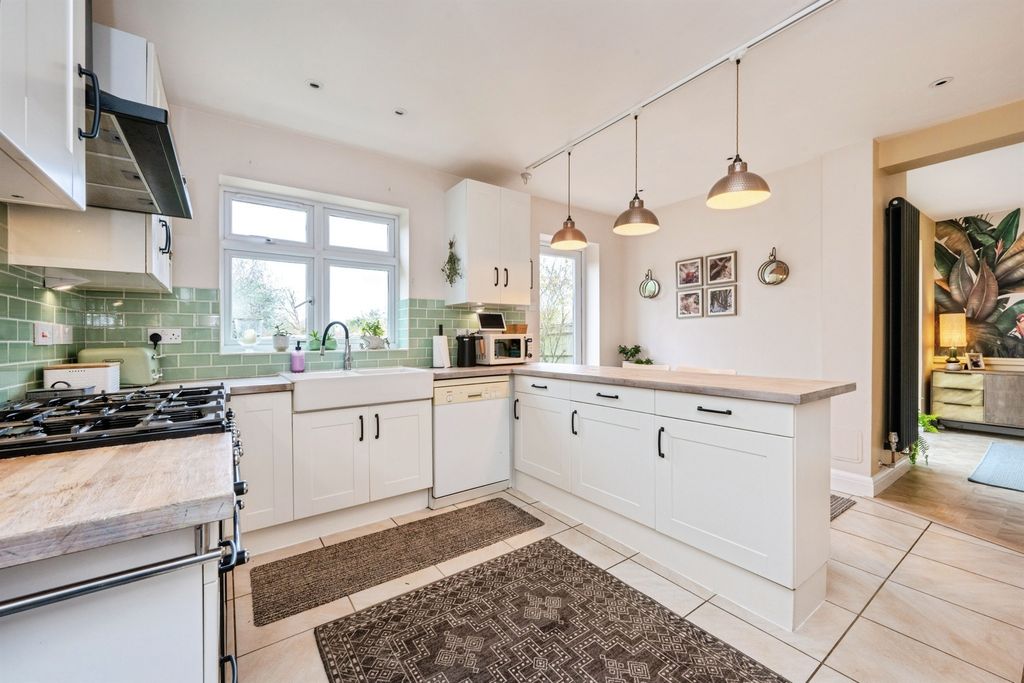 Property photo 2 of 28