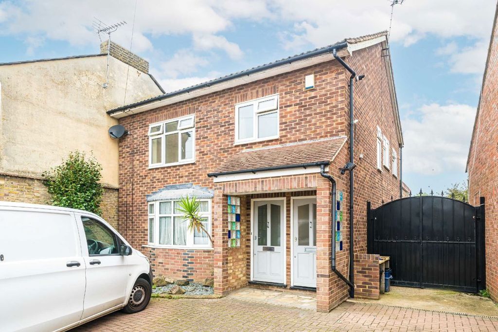 Property photo 1 of 3