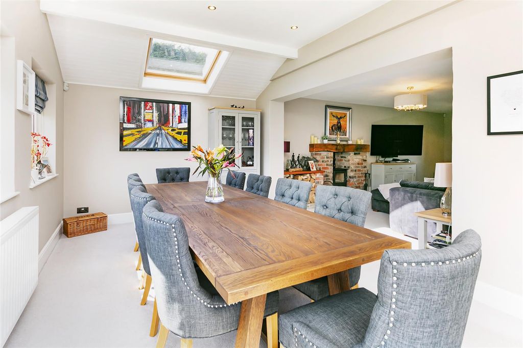 Property photo 2 of 21