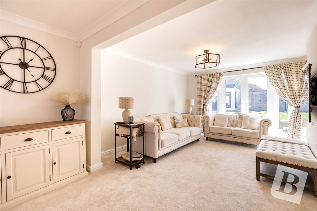 Property photo 3 of 26 Lounge